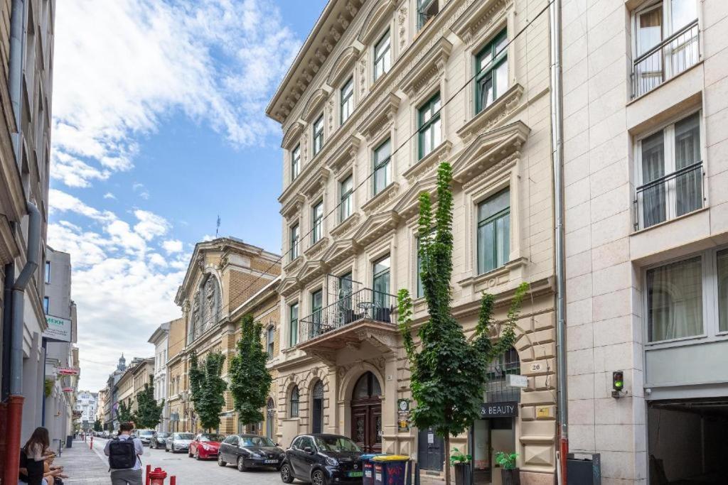 V26 Freedom Lodge Apartment Budapest Eksteriør billede